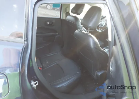 2019 Jeep Compass Latitude 4X4 z USA, uszkodzony, nr VIN 3C4NJDBB4KT839650